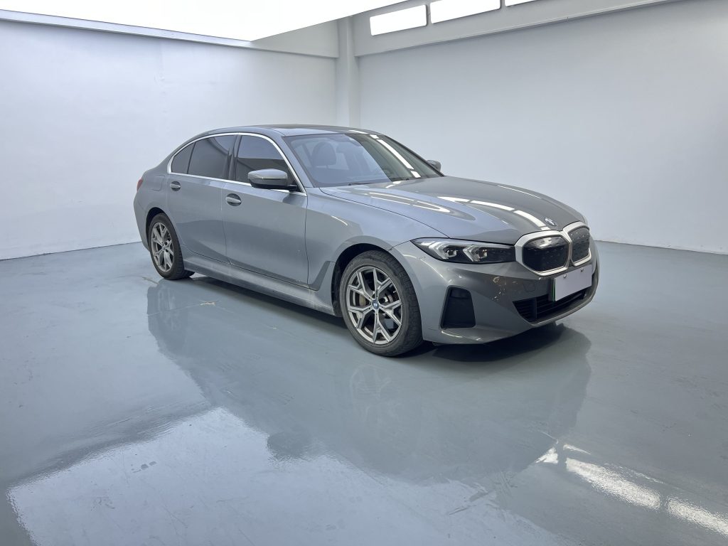 BMW 2023 i3 eDrive 35 L