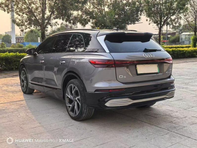 Audi 2022 Q5 e‑tron 40 e‑tron Star Glow Mecha Package