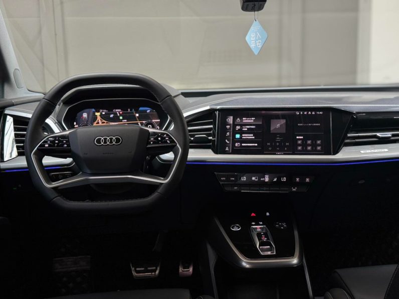 Audi 2024 Q4 e‑tron 40 e‑tron Travel Edition
