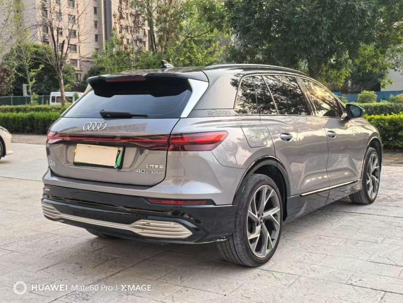Audi 2022 Q5 e‑tron 40 e‑tron Star Glow Mecha Package