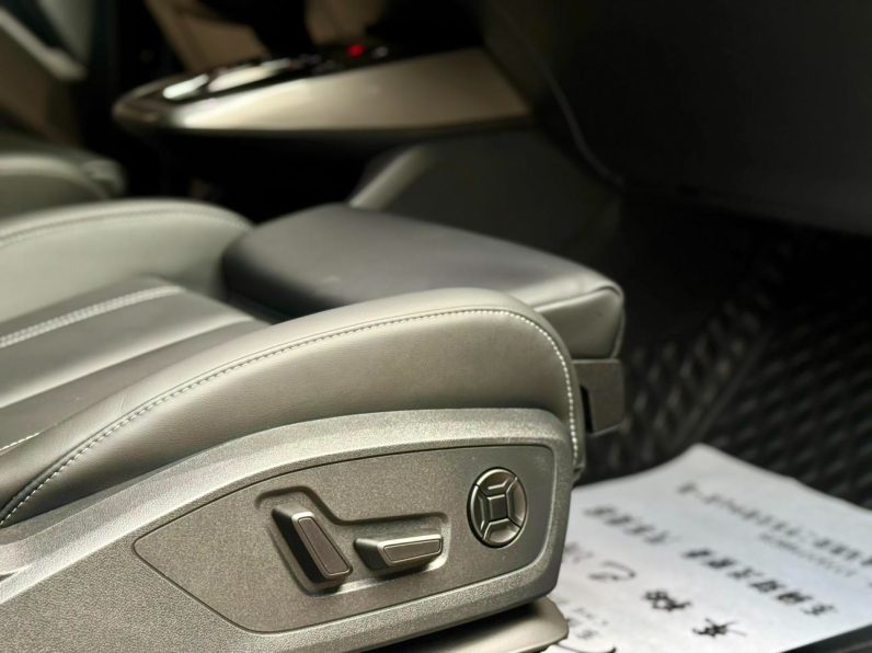 Audi 2024 Q4 e‑tron 40 e‑tron Travel Edition