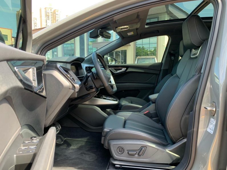 Audi 2024 Q4 e‑tron 40 e‑tron Travel Edition