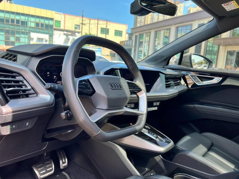 Audi 2024 Q4 e‑tron 40 e‑tron Travel Edition
