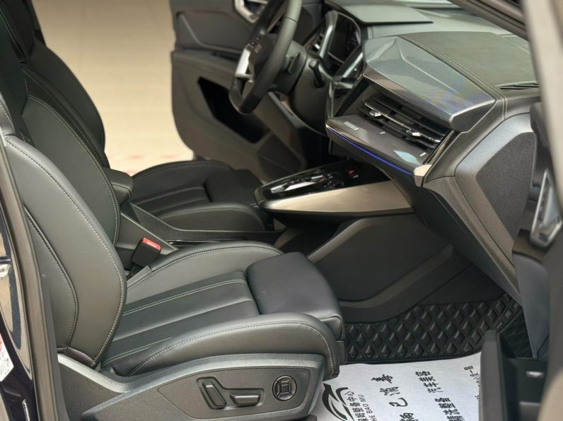 Audi 2024 Q4 e‑tron 40 e‑tron Travel Edition