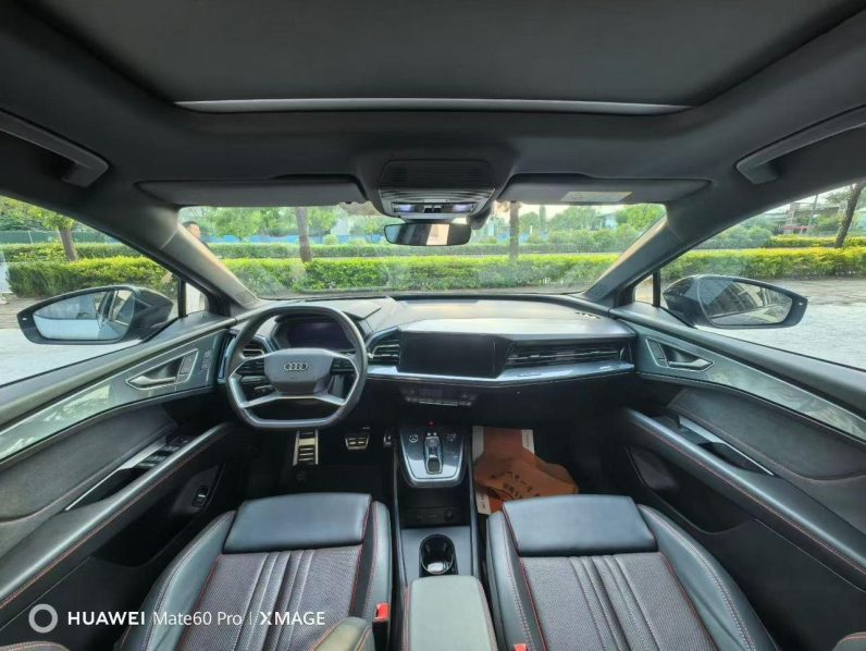 Audi 2022 Q5 e‑tron 40 e‑tron Star Glow Mecha Package